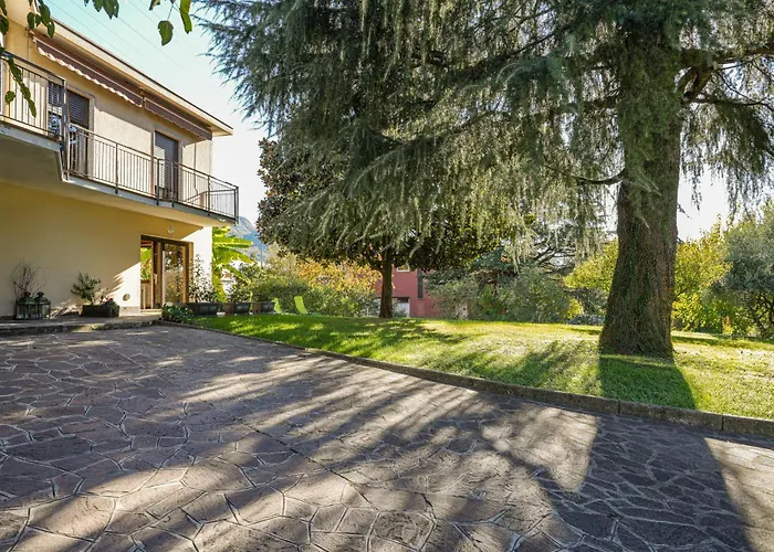 Holiday home La Magnolia Calolziocorte